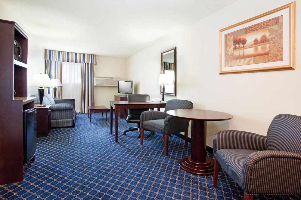Holiday Inn Express Hotel & Suites Torrington By Ihg Eksteriør billede