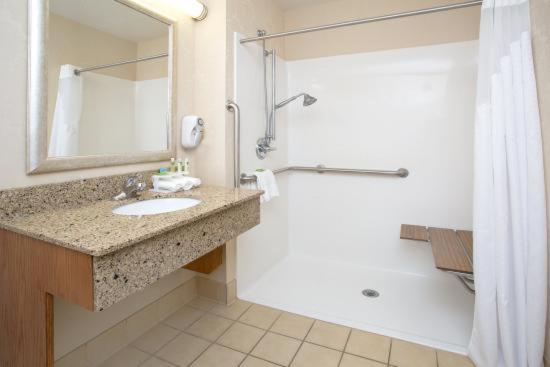 Holiday Inn Express Hotel & Suites Torrington By Ihg Eksteriør billede